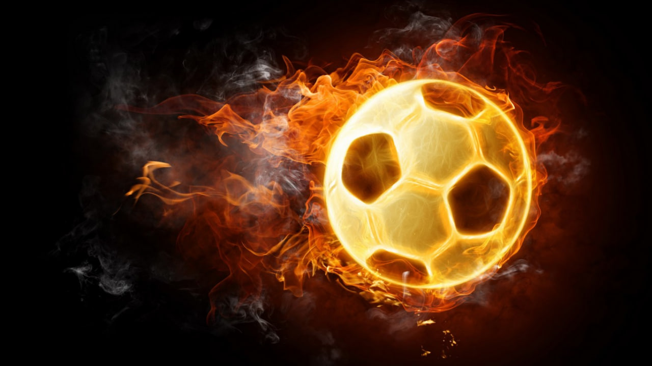 球迷聚会时使用八波比分查看多场比赛